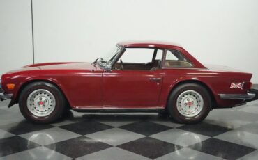 Triumph-Tr6-1976-Carmine-Red-Beige