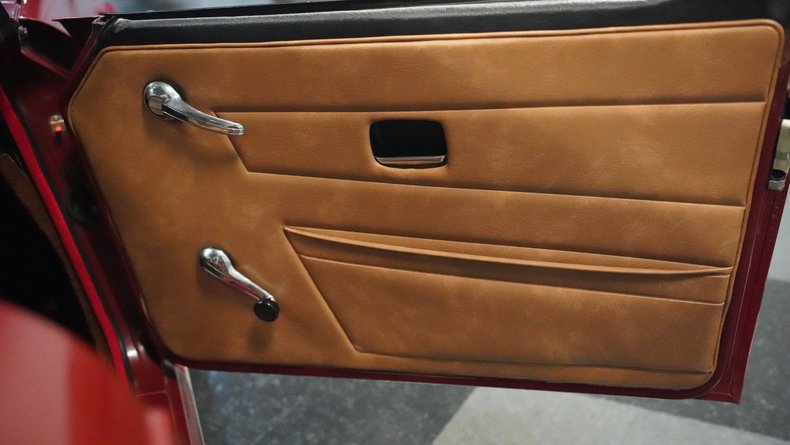 Triumph-Tr6-1976-Carmine-Red-Beige-4