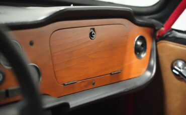 Triumph-Tr6-1976-Carmine-Red-Beige-41