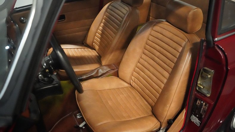 Triumph-Tr6-1976-Carmine-Red-Beige-42