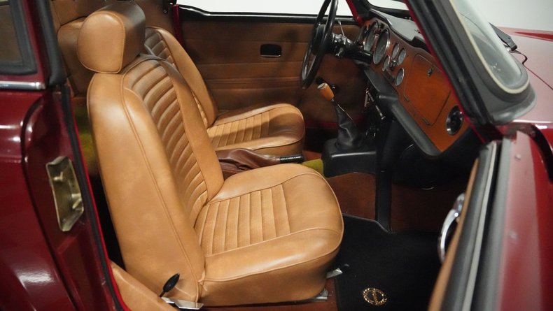 Triumph-Tr6-1976-Carmine-Red-Beige-46