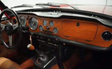 Triumph-Tr6-1976-Carmine-Red-Beige-47