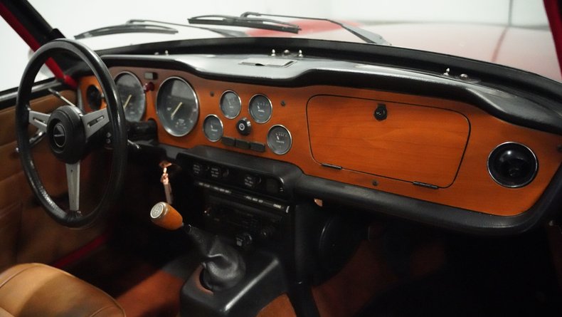 Triumph-Tr6-1976-Carmine-Red-Beige-47