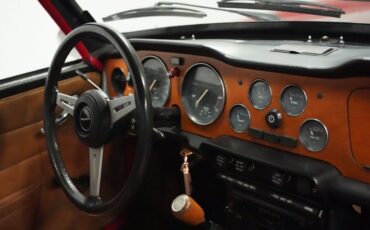 Triumph-Tr6-1976-Carmine-Red-Beige-48