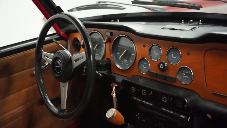 Triumph-Tr6-1976-Carmine-Red-Beige-48