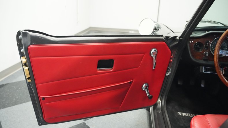 Triumph-Tr6-1976-Medium-Gray-Black-ampamp-Red-1