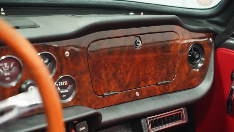 Triumph-Tr6-1976-Medium-Gray-Black-ampamp-Red-29