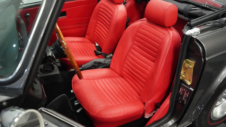Triumph-Tr6-1976-Medium-Gray-Black-ampamp-Red-30