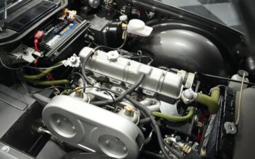 Triumph-Tr6-1976-Medium-Gray-Black-ampamp-Red