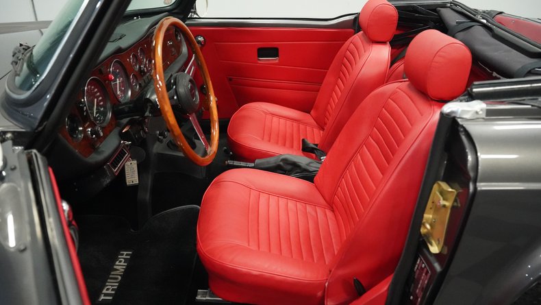 Triumph-Tr6-1976-Medium-Gray-Black-ampamp-Red-38