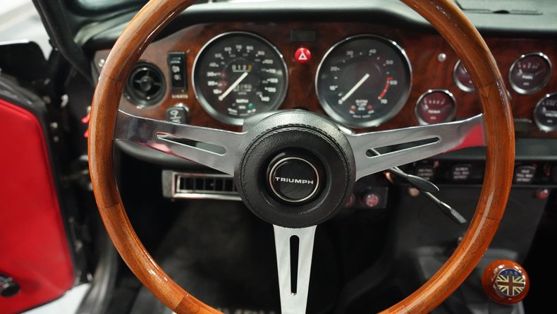 Triumph-Tr6-1976-Medium-Gray-Black-ampamp-Red-39