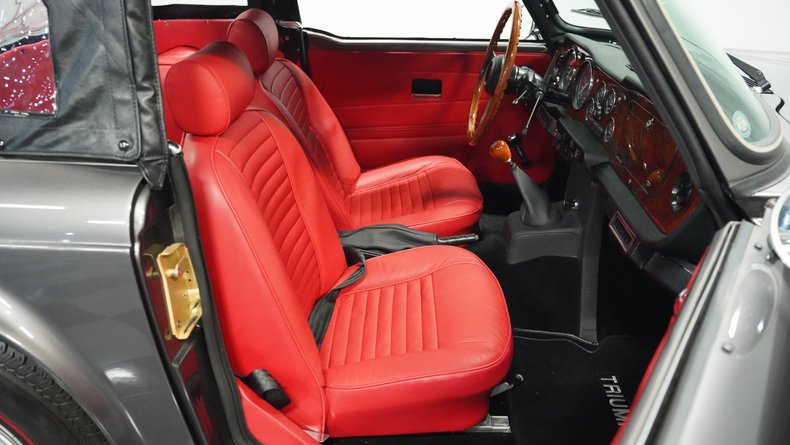 Triumph-Tr6-1976-Medium-Gray-Black-ampamp-Red-4