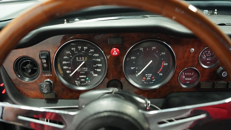 Triumph-Tr6-1976-Medium-Gray-Black-ampamp-Red-40