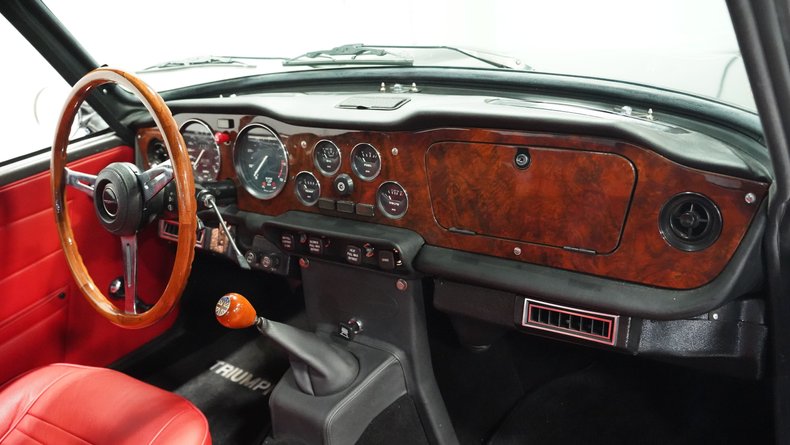 Triumph-Tr6-1976-Medium-Gray-Black-ampamp-Red-41