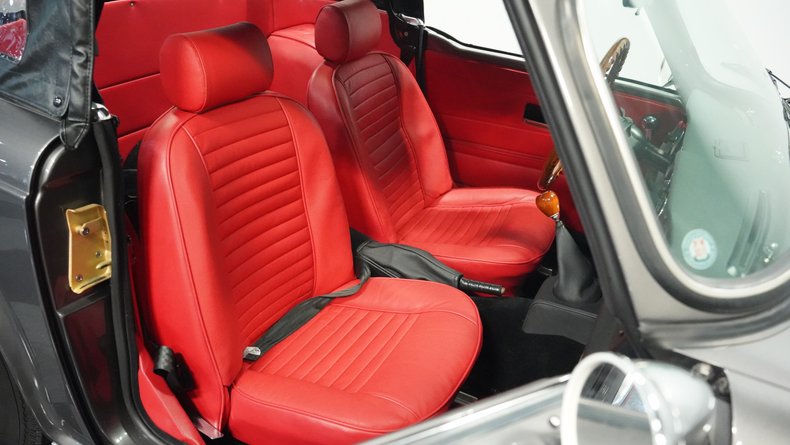 Triumph-Tr6-1976-Medium-Gray-Black-ampamp-Red-42