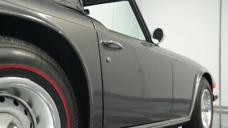 Triumph-Tr6-1976-Medium-Gray-Black-ampamp-Red-47