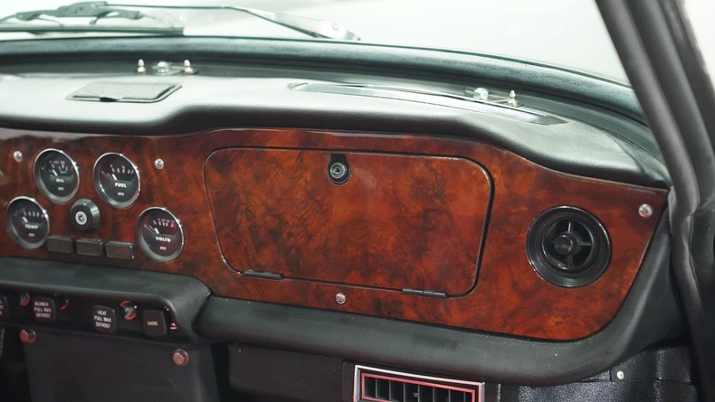 Triumph-Tr6-1976-Medium-Gray-Black-ampamp-Red-49