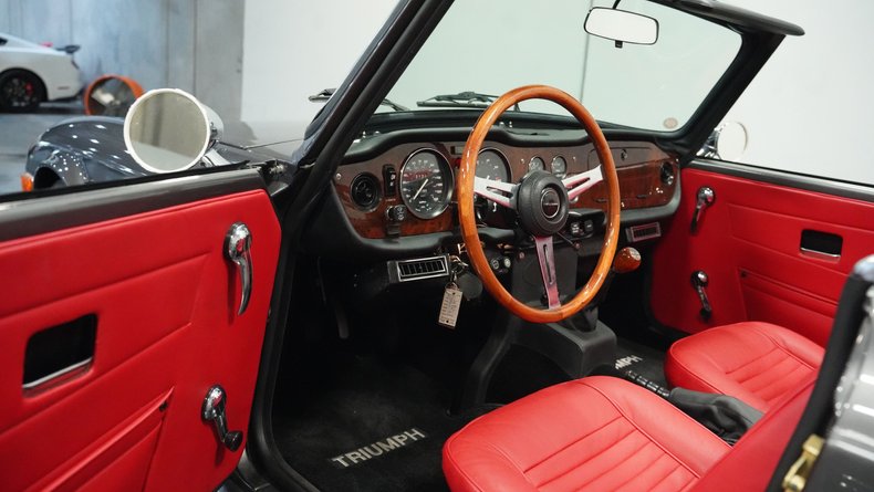 Triumph-Tr6-1976-Medium-Gray-Black-ampamp-Red-6