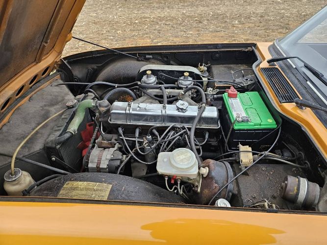 Triumph-Tr6-1976-Orange-Black-10
