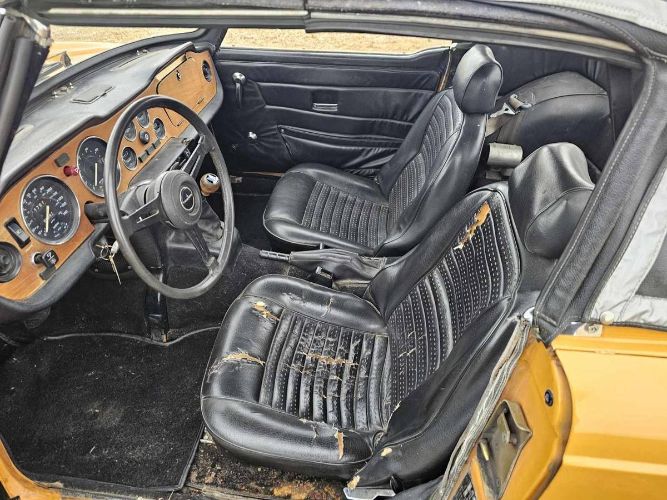 Triumph-Tr6-1976-Orange-Black-11