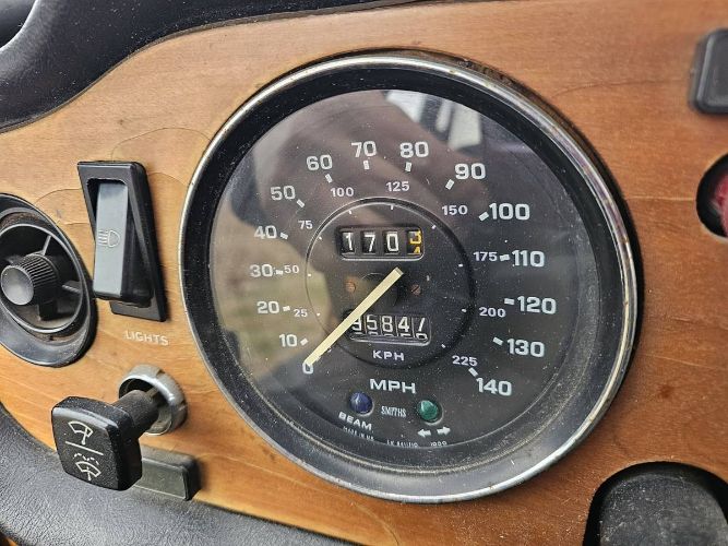 Triumph-Tr6-1976-Orange-Black-13