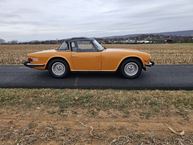 Triumph-Tr6-1976-Orange-Black-14