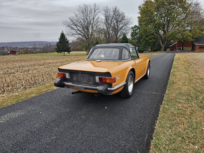 Triumph-Tr6-1976-Orange-Black-17