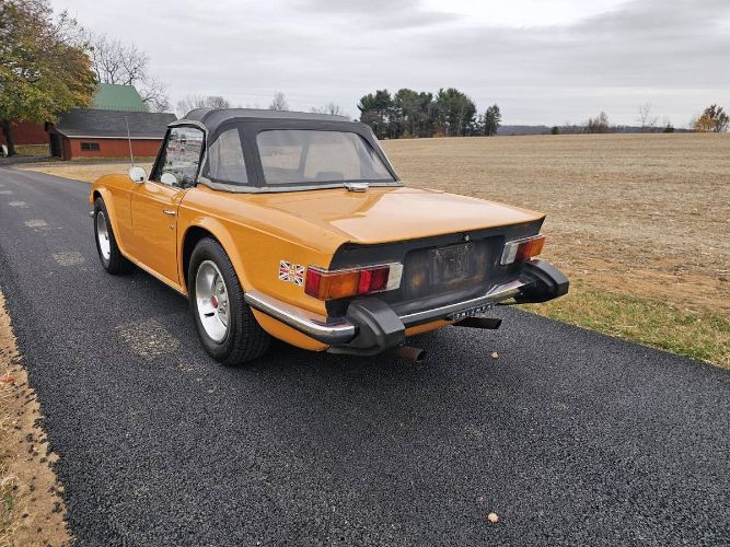 Triumph-Tr6-1976-Orange-Black-19