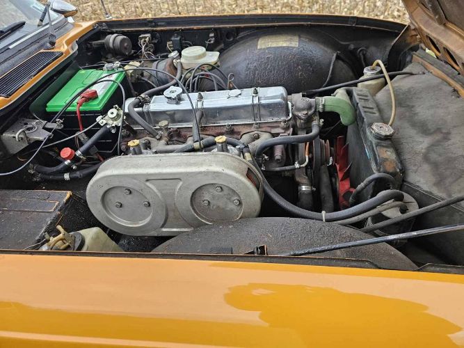 Triumph-Tr6-1976-Orange-Black-9