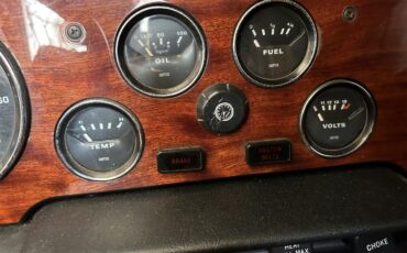 Triumph-Tr6-1976-Red-Beige-11