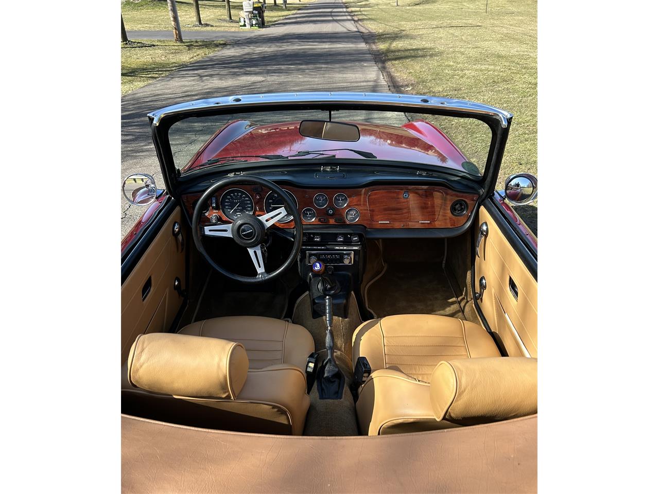 Triumph-Tr6-1976-Red-Beige-17