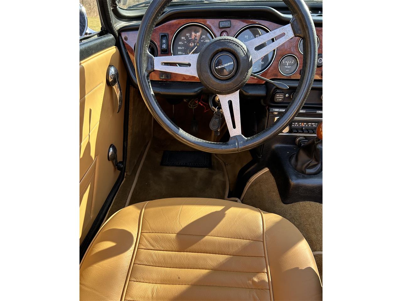 Triumph-Tr6-1976-Red-Beige-19