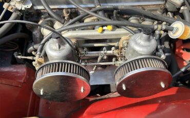 Triumph-Tr6-1976-Red-Beige-21