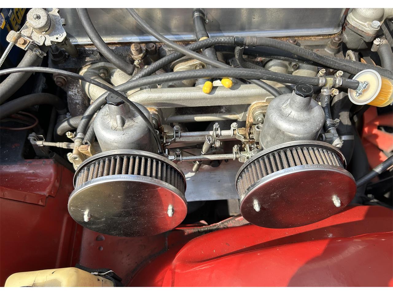 Triumph-Tr6-1976-Red-Beige-21