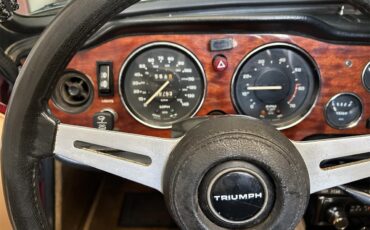Triumph-Tr6-1976-Red-Beige-27