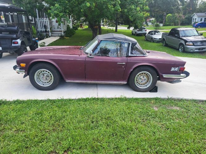 Triumph-Tr6-1976-Red
