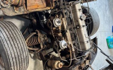 Triumph-gt6-1972-white-14