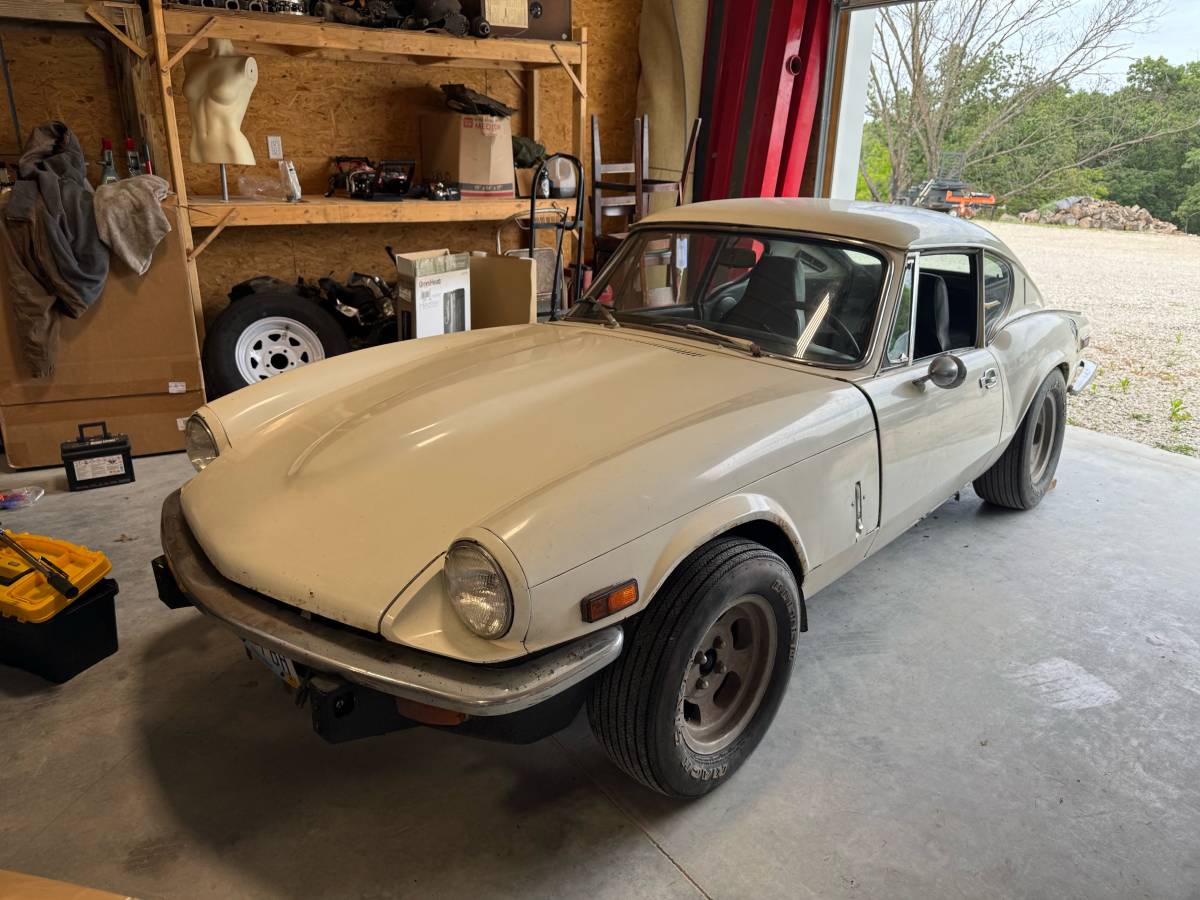 Triumph-gt6-1972-white