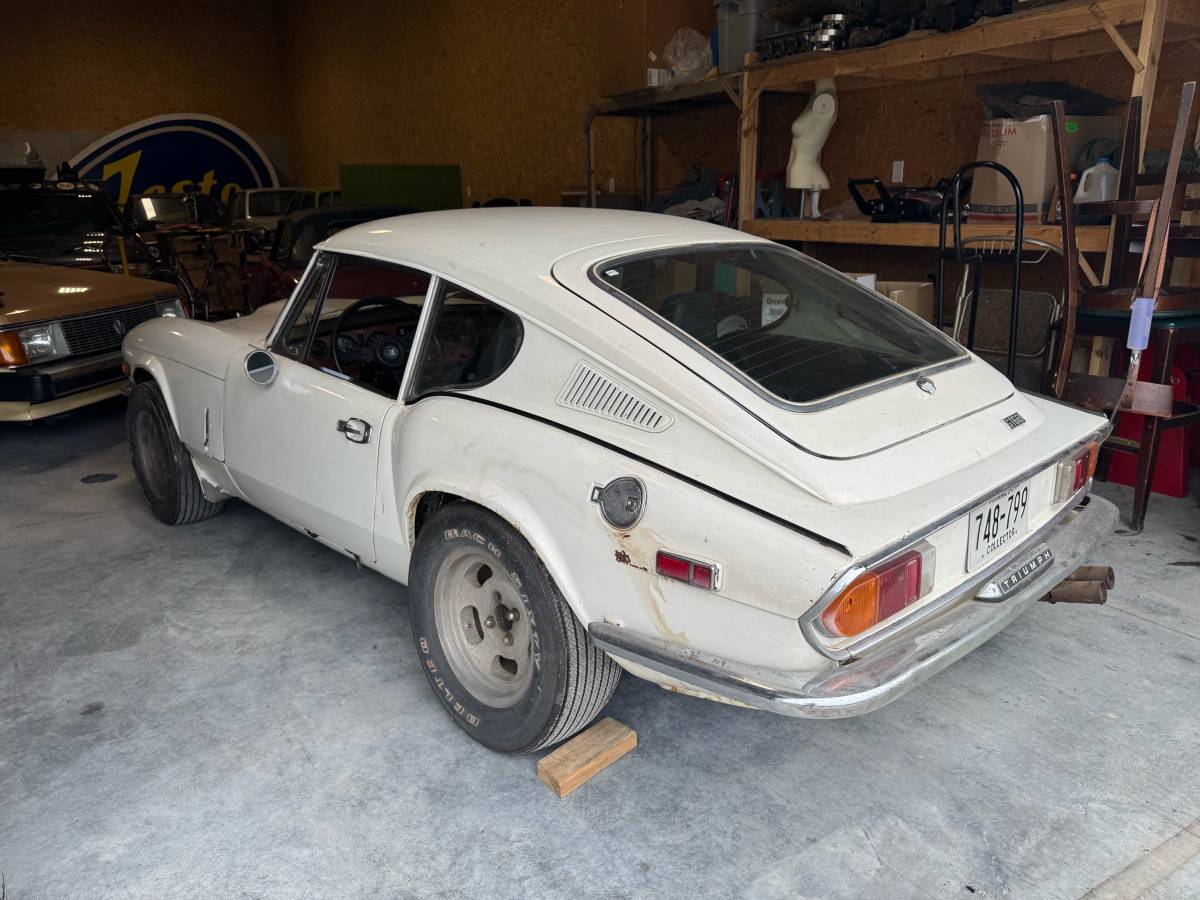 Triumph-gt6-1972-white-2
