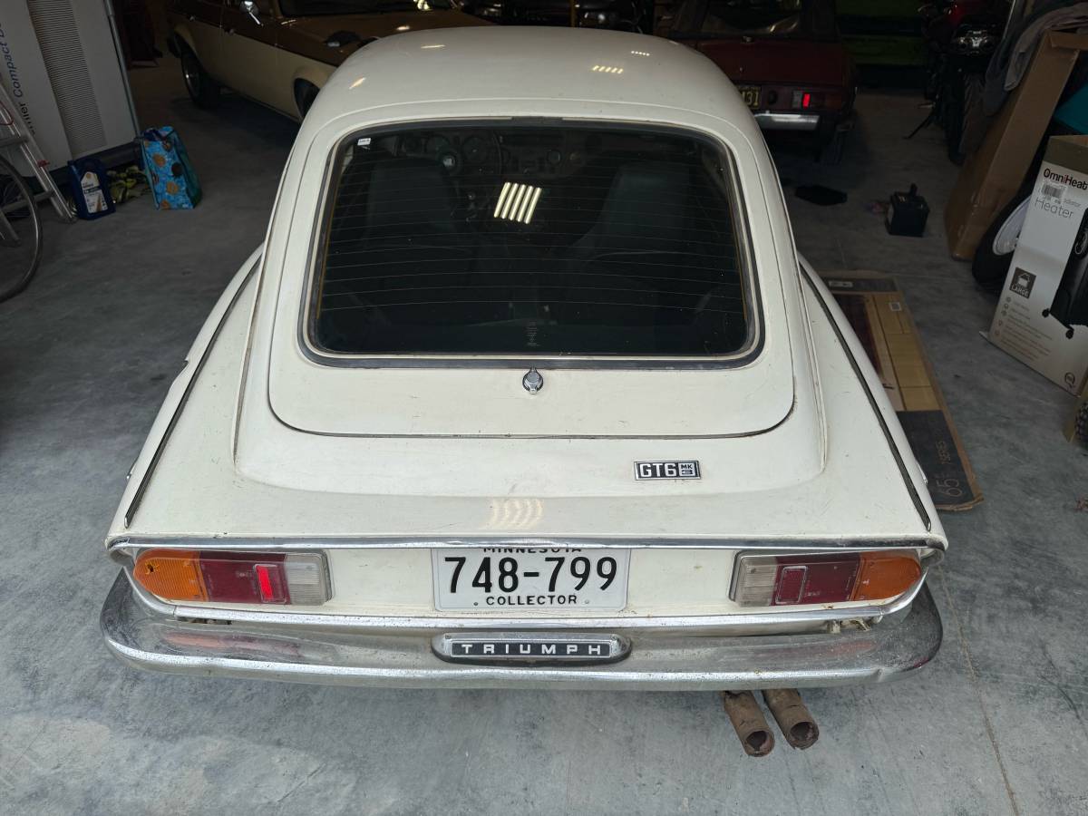Triumph-gt6-1972-white-3