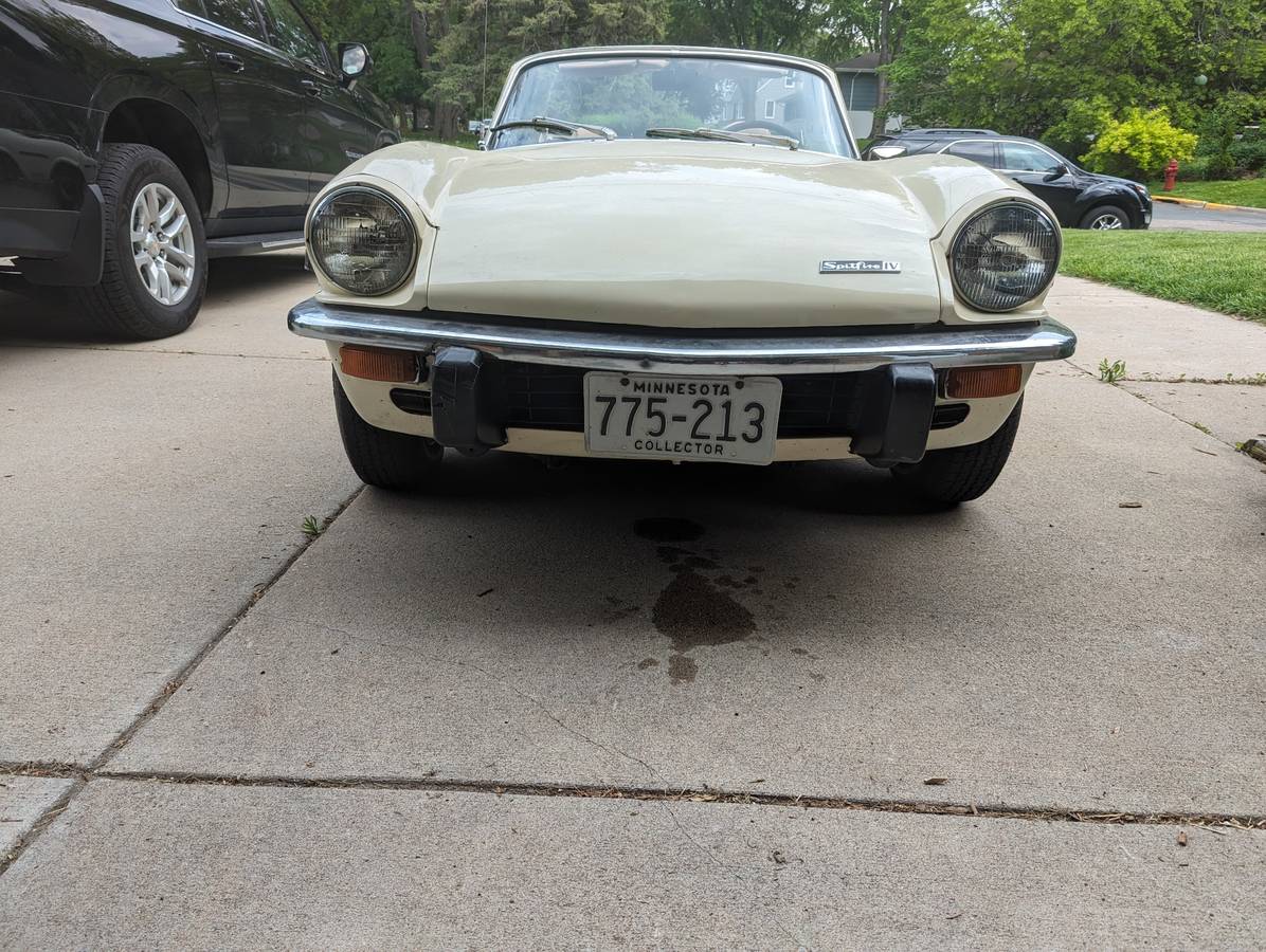 Triumph-spitfire-1500-1971-white-8