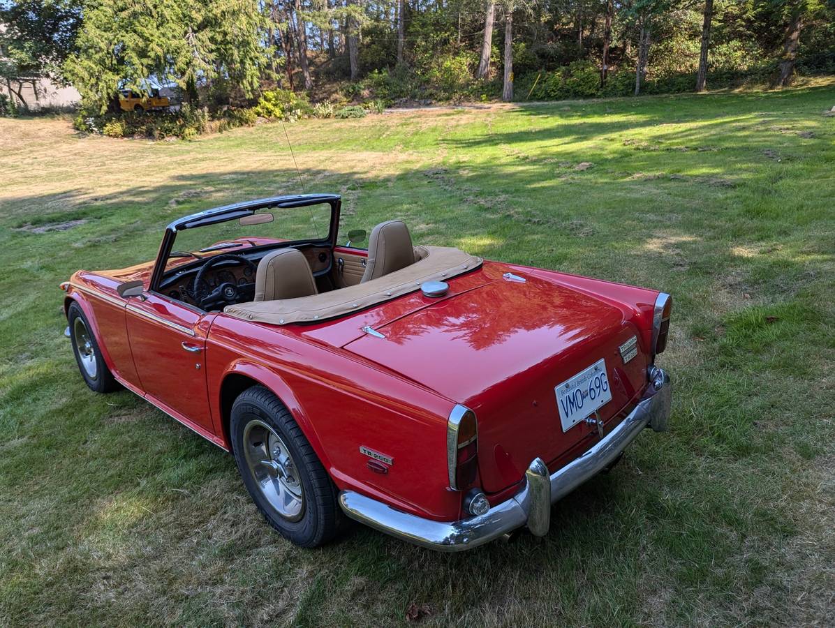 Triumph-tr250-1968-red-2