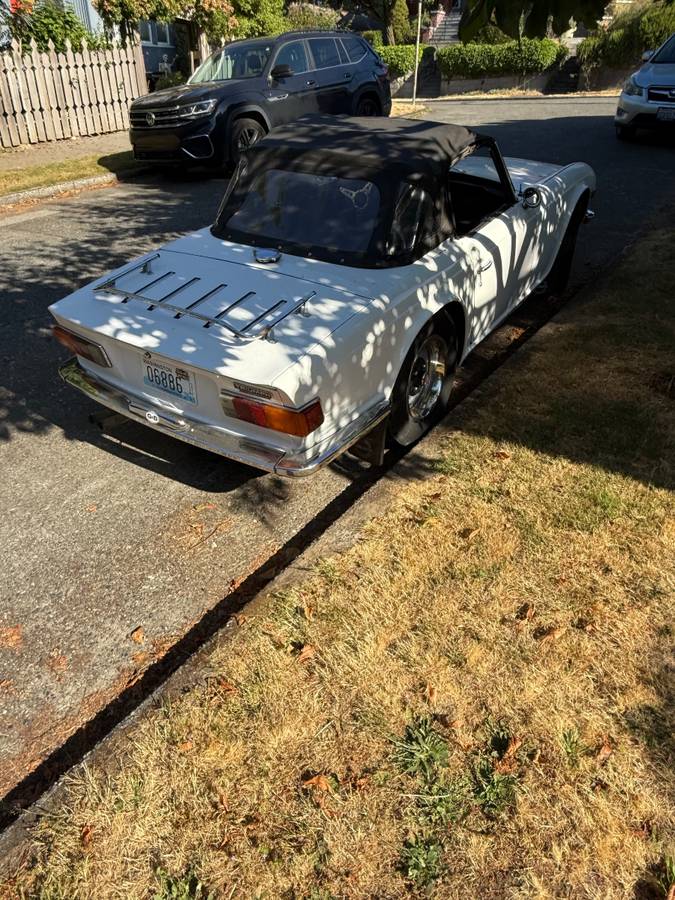 Triumph-tr6-1972-white-1