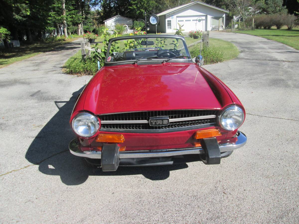 Triumph-tr6-1974-custom-10