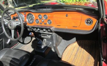 Triumph-tr6-1974-custom-18