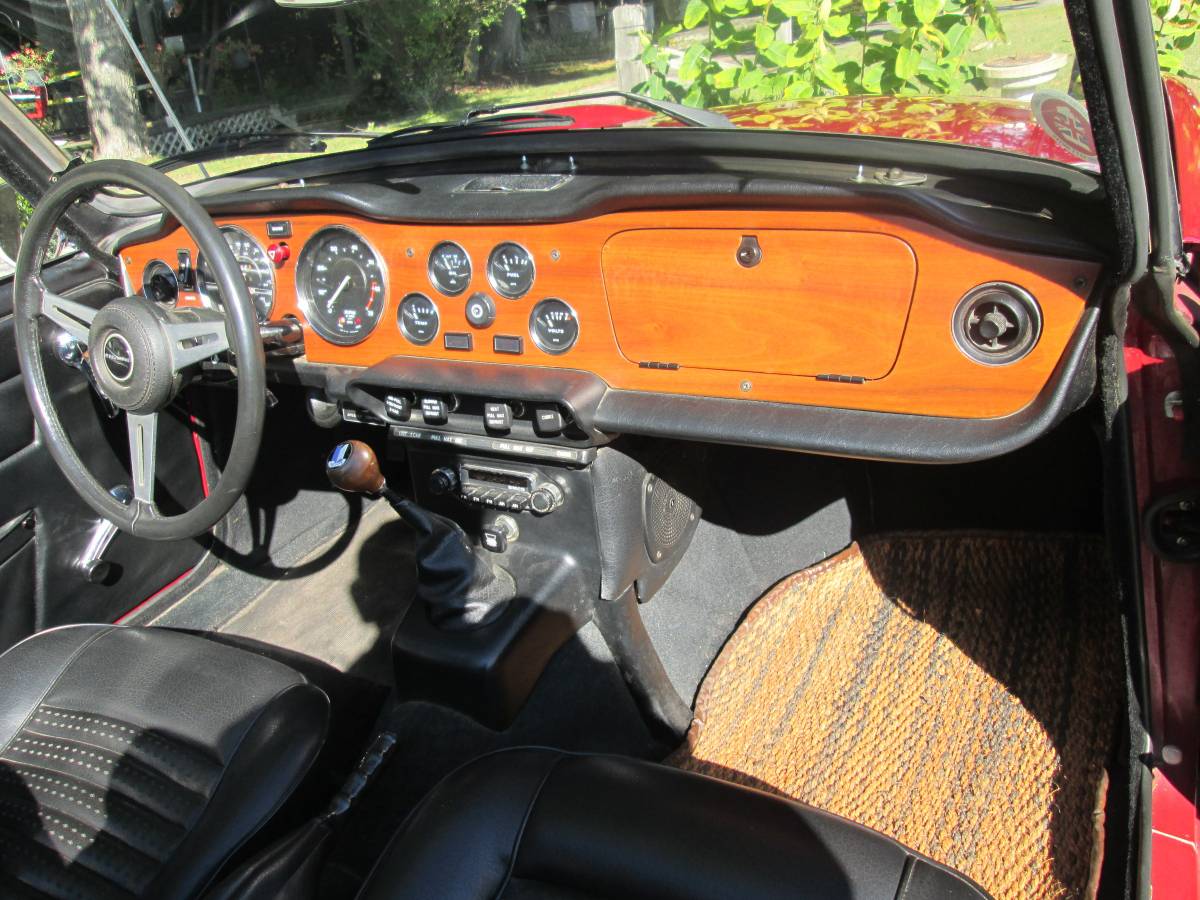 Triumph-tr6-1974-custom-18