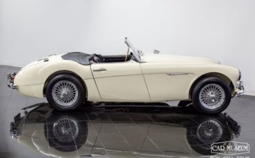 Unknown-100-6-1959-Ivory-White-Black-Leather-17