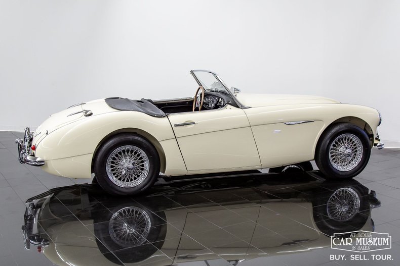 Unknown-100-6-1959-Ivory-White-Black-Leather-18