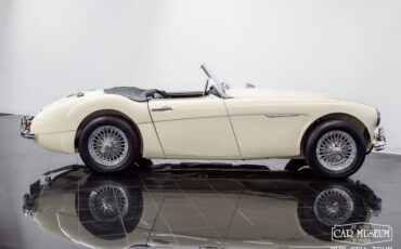 Unknown-100-6-1959-Ivory-White-Black-Leather-3