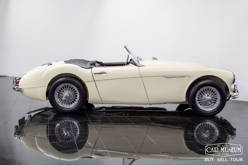 Unknown-100-6-1959-Ivory-White-Black-Leather-3